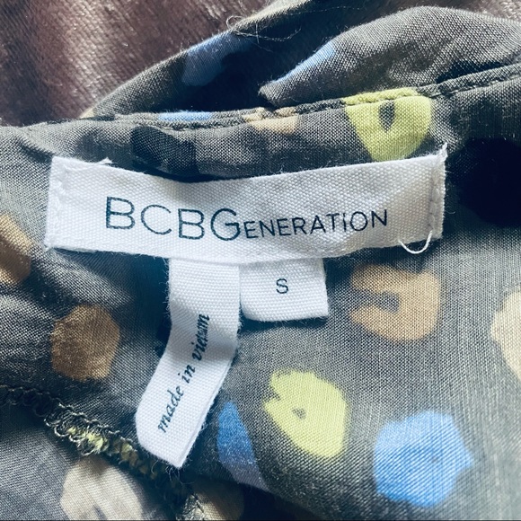 BCBGeneration Grey Sleeveless Polka Dot Blouse - Picture 7 of 7